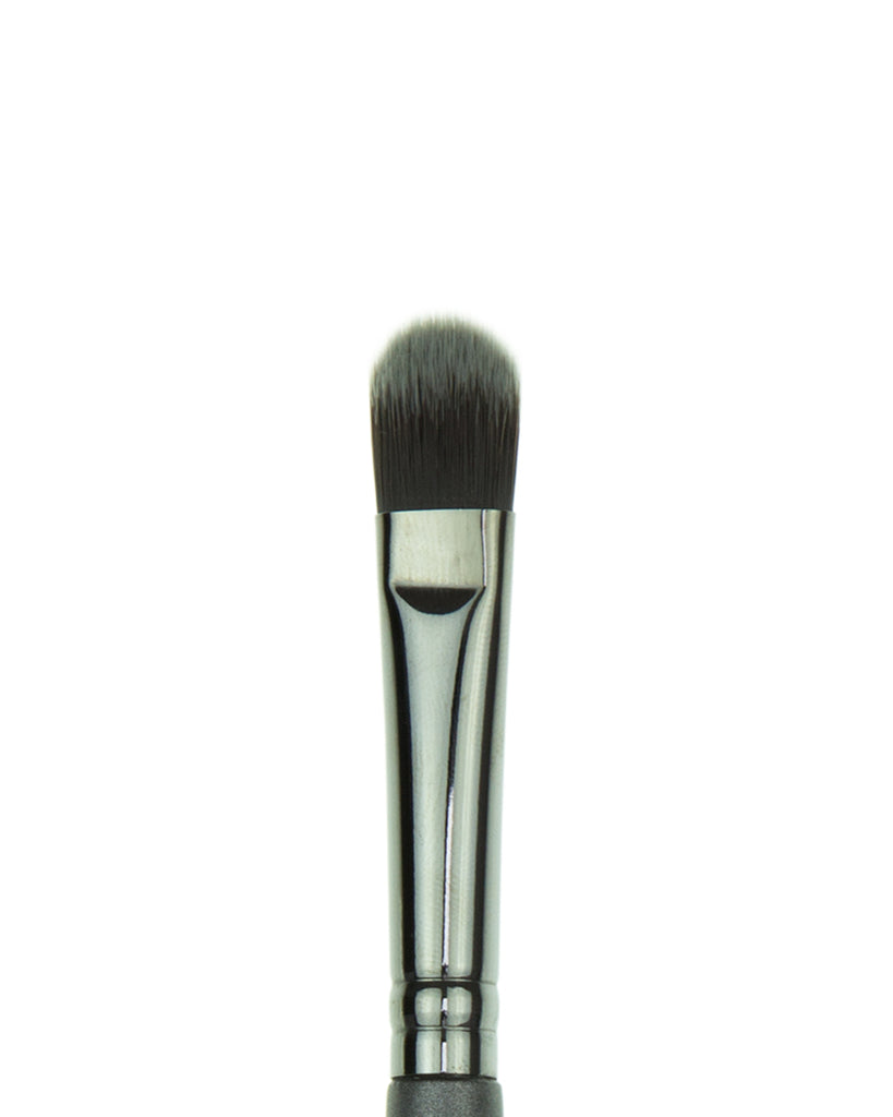 Vasanti Eyeshadow - Lay it down brush - Closeup brush head front shot