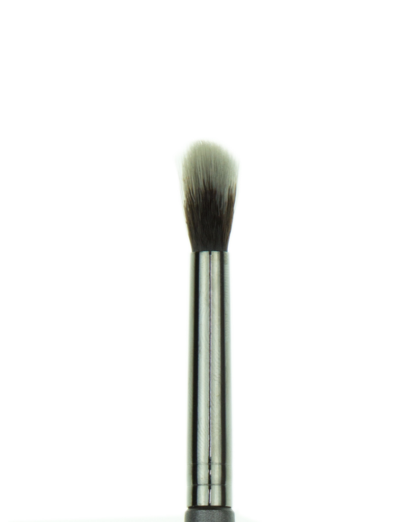 Vasanti Contour Eyeshadow - Blend it out brush - Closeup brush head front shot